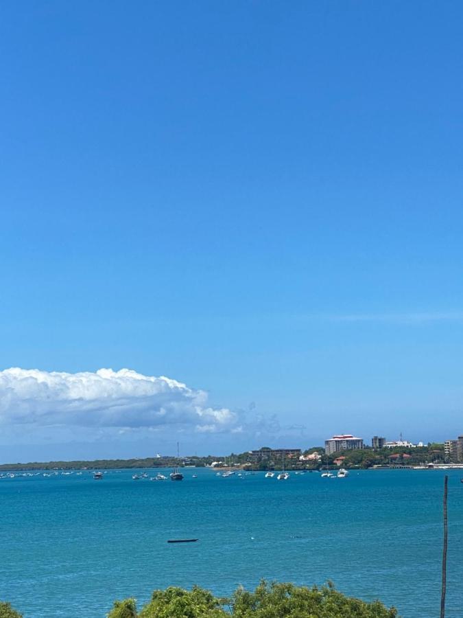 Beachfront M. A.Apartment Дар ес Саалам Екстериор снимка