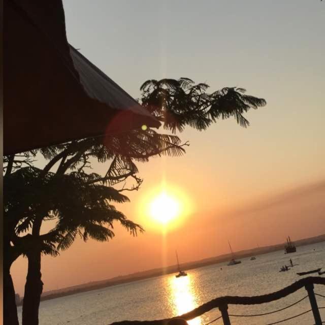 Beachfront M. A.Apartment Дар ес Саалам Екстериор снимка